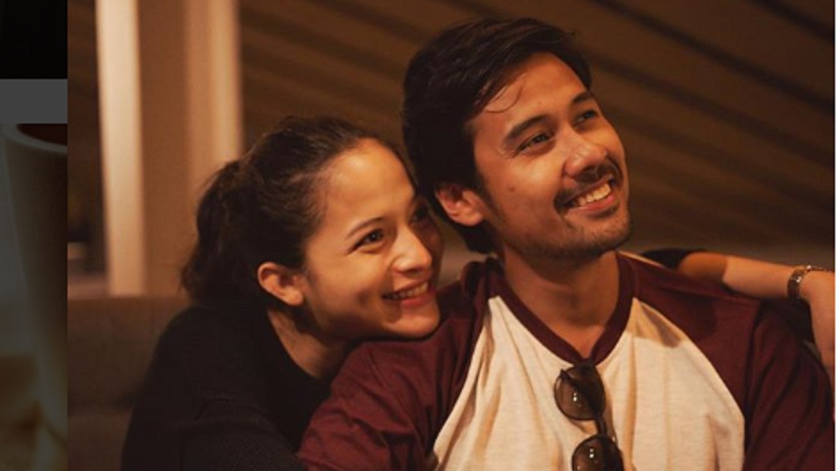 Kebahagiaan tengah menyelimuti pasangan Putri Marino dan Chicco Jerikho&period;