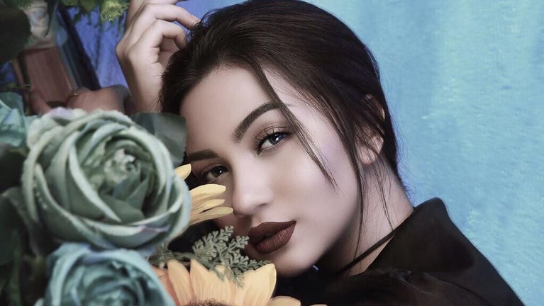 Ariel Tatum menjadi sosok yang cukup sering menjadi sorotan netizen. Sebab, Ariel kerap memakai busana terbuka yang menunjukkan lekuk indah tubuhnya.