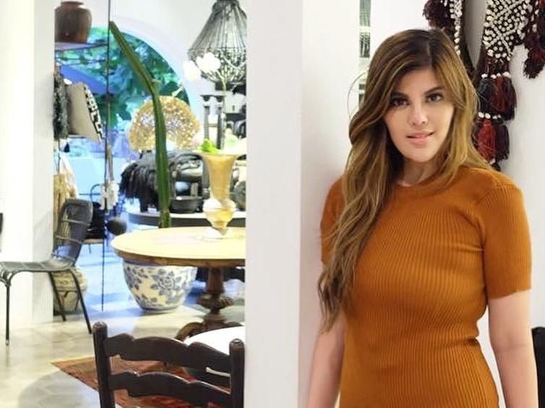 Calon istri Denny Sumargo, Dita Soedarjo, mulai dikenal masyarakat karena parasnya yang cantik. Berikut beberapa potret dirinya. 