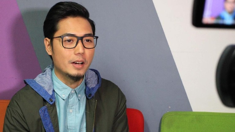 Rizky Kinos memiliki hobi baru berupa merawat burung. Bagaimana ceritanya?