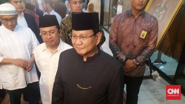 Prabowo Subianto menyebut sebentar lagi orang sakit ditolak oleh rumah sakit setelah pemerintah menunggak Rp100 miliar kepada salah satu rumah sakit di Semarang