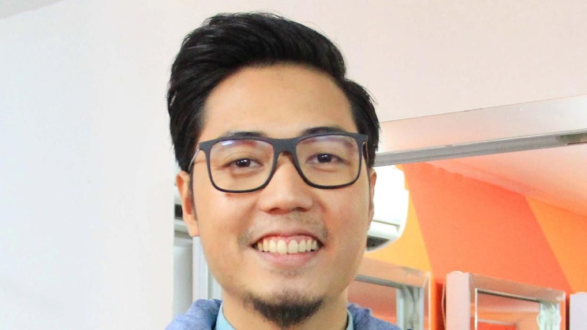 Rizky Kinos memiliki hobi baru berupa merawat burung&period; Bagaimana ceritanya&quest;