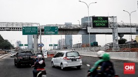 Rombongan Mobil Putar Arah di Desari Ditilang
