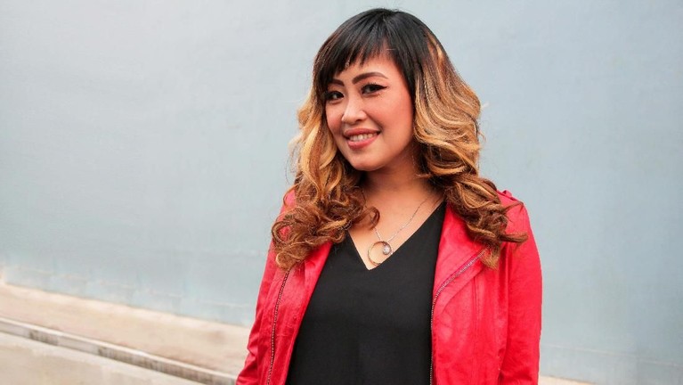 Pinkan Mambo, Makin Mandiri Meski Punya 6 Anak Lama tak terdengar, penyanyi Pinkan Mambo ternyata sudah punya enam anak.