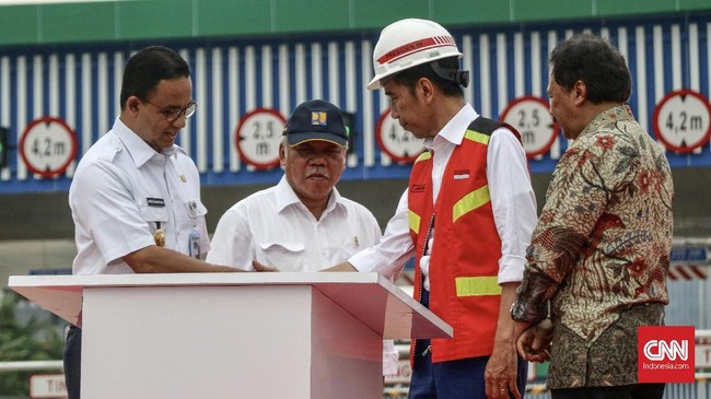 Ribut antara Menteri PUPR Basuki dan Gubernur DKI Anies dinilai bermula dari perbedaan konsep normalisasi dan naturalisasi sungai atasi banjir Jakarta.