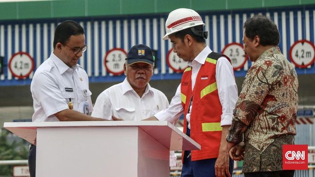 Beda Cara Basuki dan Anies Tangani 'Misteri' Banjir Jakarta Ribut antara Menteri PUPR Basuki dan Gubernur DKI Anies dinilai bermula dari perbedaan konsep normalisasi dan naturalisasi sungai atasi banjir Jakarta.