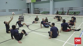 FOTO: Persiapan Atlet Bola Voli Duduk Asian Para Games