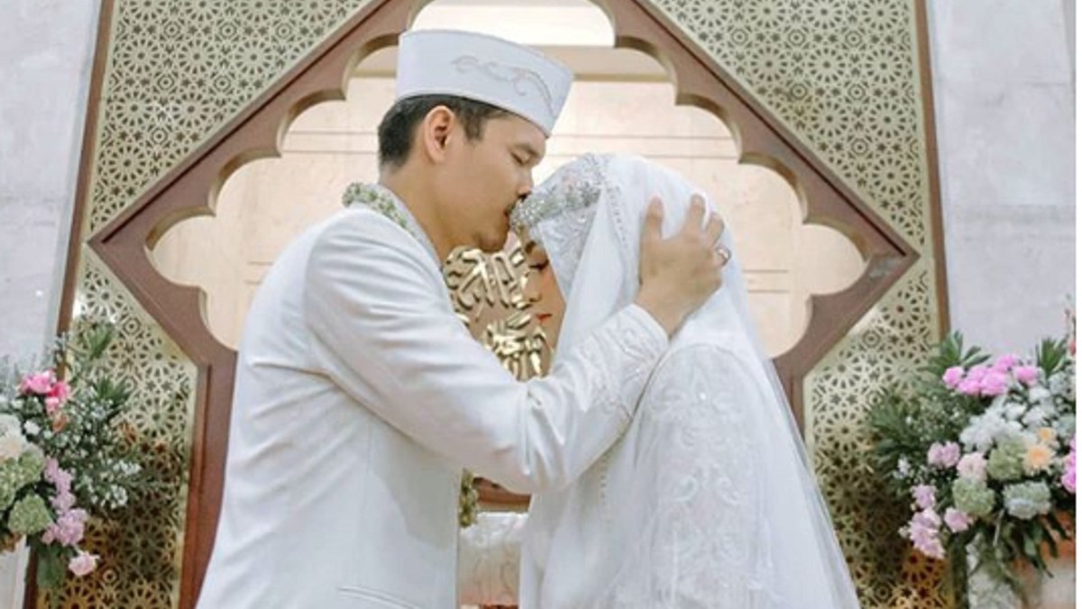 Mengintip lima foto pernikahan Anisa Rahma dan Anandito yang romantis digelar pada Minggu&comma; 16 September 2018&period;