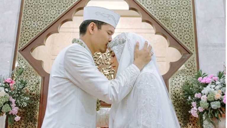 Mengintip lima foto pernikahan Anisa Rahma dan Anandito yang romantis digelar pada Minggu, 16 September 2018.