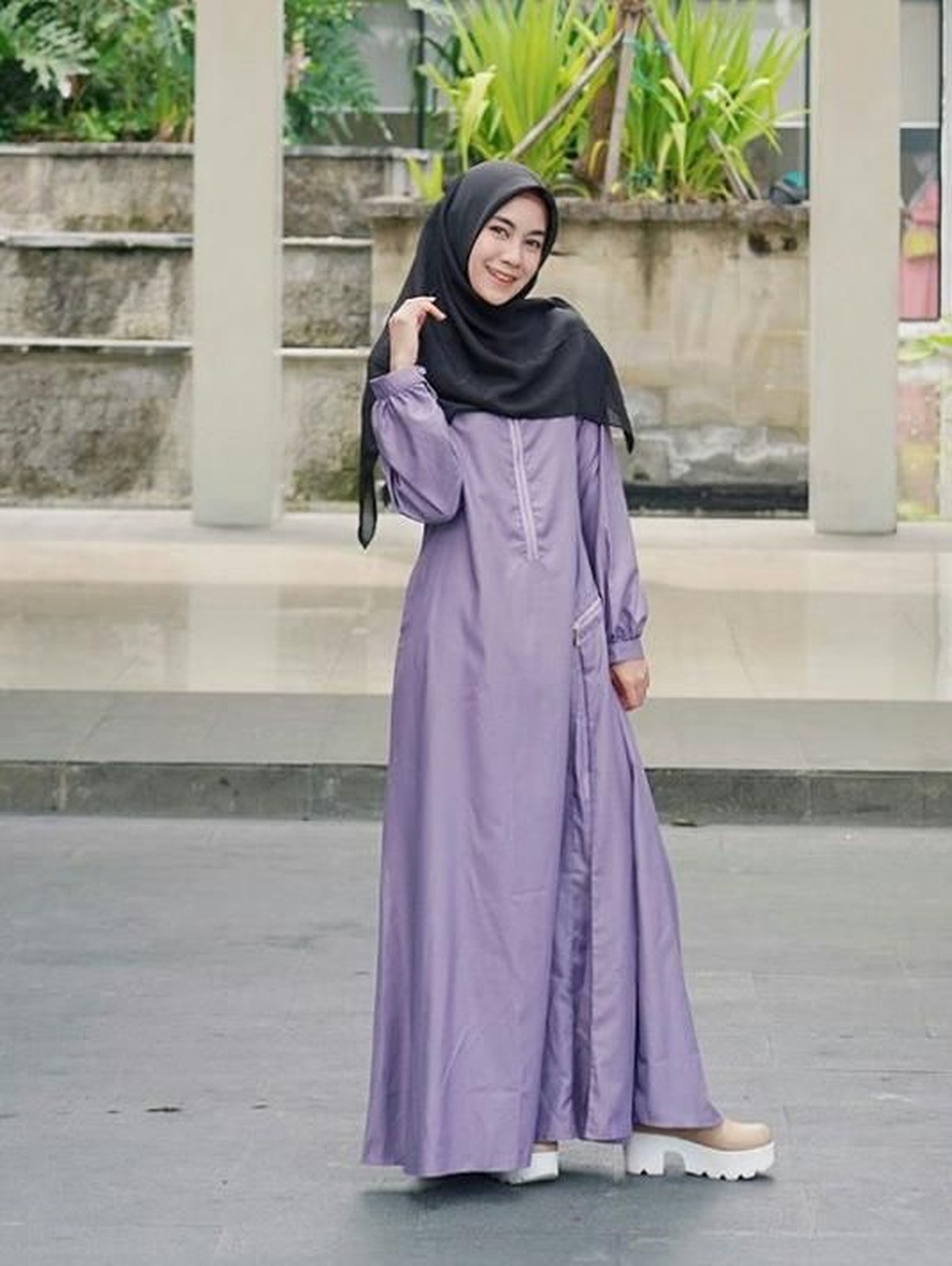 Mantan personel Cherrybelle&comma; Anisa Rahma&comma; memutuskan untuk mengenakan hijab sejak 2016 lalu&period; Meski sudah berhijab&comma; Anisa masih bisa tampil cantik dan modis&period;