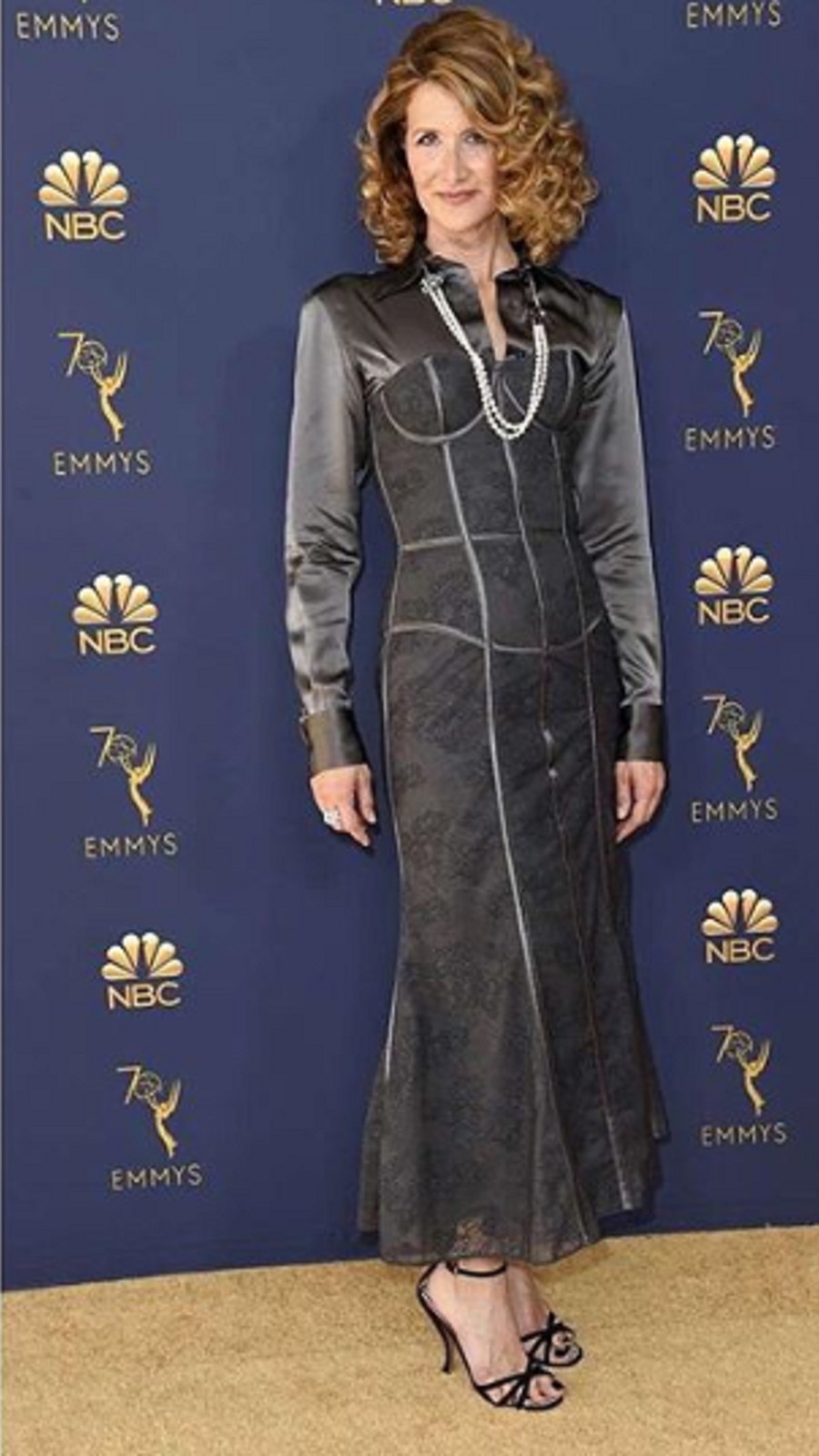 4. Laura Dern Yuk, intip lagi lima gaun terbaik para selebriti di red carpet ajang Emmy Awards 2018.