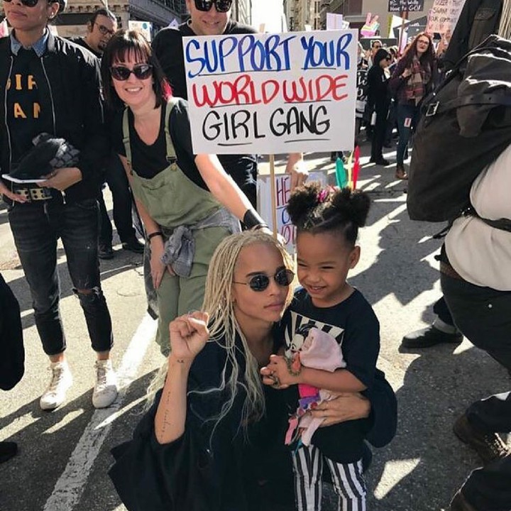 <p>Saat Leta Lestrange yang diperankan Zoe Kravits berpose sama anak-anak. Kece! (Foto: Instagram/zoeisabellakravits)  </p>
