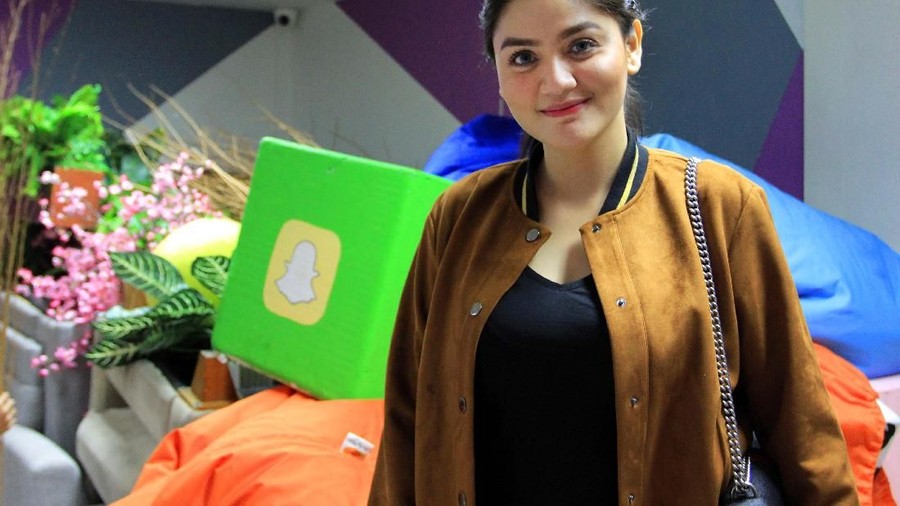 Ditengah kasus perceraian Hilda Vitria dan Kris Hatta yang tak kunjung usai, Billy Syahputra akui siap nikahi Hilda tahun ini.