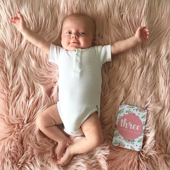 <p>Lagi ngulet pun Alaia nggak lupa senyum lho. (Foto: Instagram/ @marissaln)  </p>