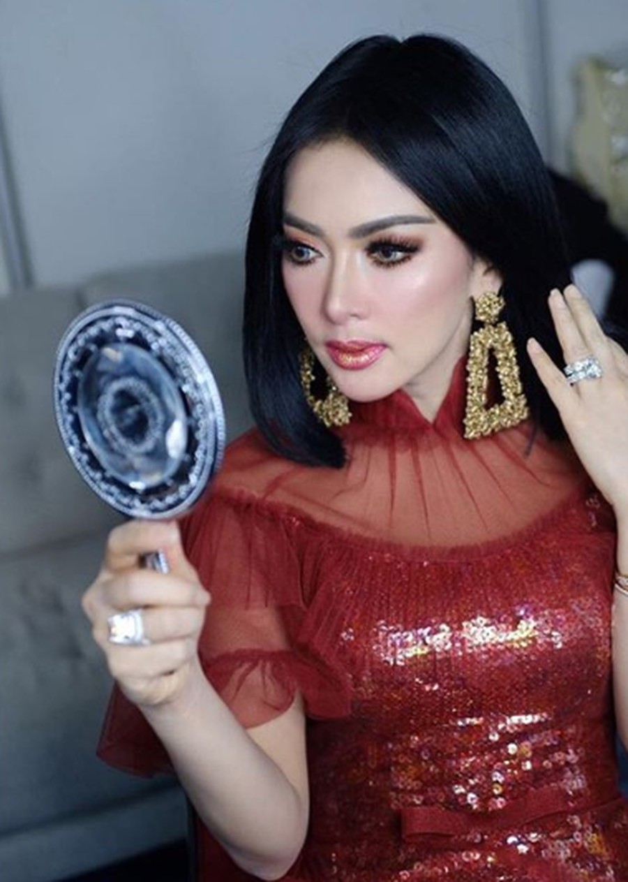 Syahrini Berikut daftar tujuh artis Indonesia dengan jumlah followers Instagram terbanyak.
