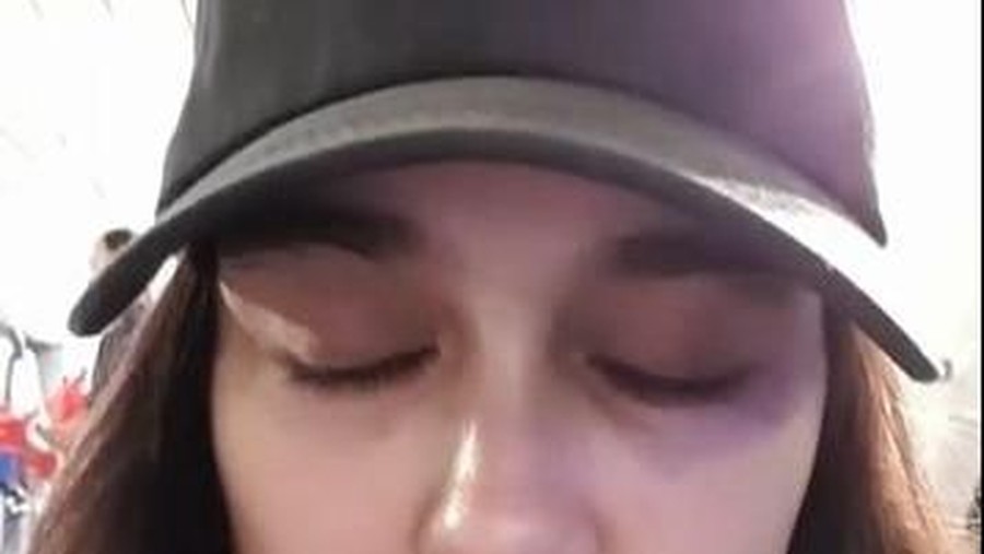 Aktris cantik Luna Maya, baru saja putus dari kekasihnya, Reino Barrack. Luna pun memamerkan foto dirinya yang tidak tidur selama dua hari. Apakah Luna galau ?