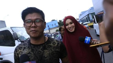 img-title Akan Menikah, Andika Kangen Band Mesra dengan Wanita Lain