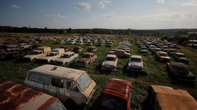 FOTO: Kuburan Ratusan Mobil Klasik di Rusia