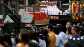 FOTO: Salam Perpisahan Vietnam untuk Presiden Tran Dai Quang Vietnam menggelar upacara emosional untuk mengantar Presiden Tran Dai Quang ke tempat peristirahatan terakhirnya di Hanoi.