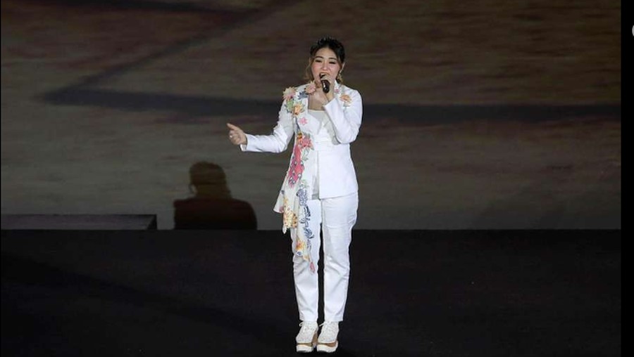Kata Via Vallen Soal Lip Sync di Opening Asian Games 2018 Via Vallen memberikan penjelasan soal lip sync di panggung opening Asian Games 2018.