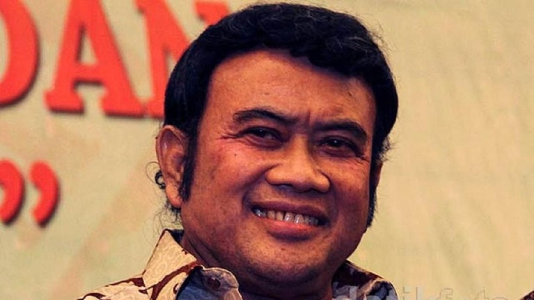 7 Pedangdut Senior yang Lagunya Tak Lekang Oleh Waktu Beberapa penyanyi dangdut lawas yang lagunya tak lekang oleh waktu.
