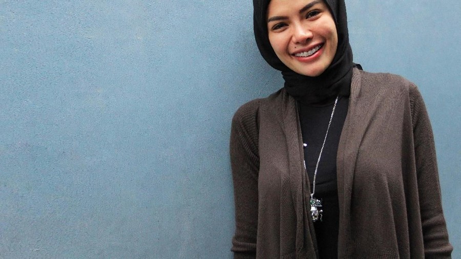 Dulu dikenal seksi, Nikita Mirzani dan lima artis di bawah ini sekarang cantik berhijab.