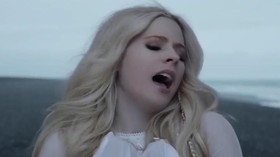 VIDEO: Video Musik, Kado Avril Lavigne untuk Penggemar