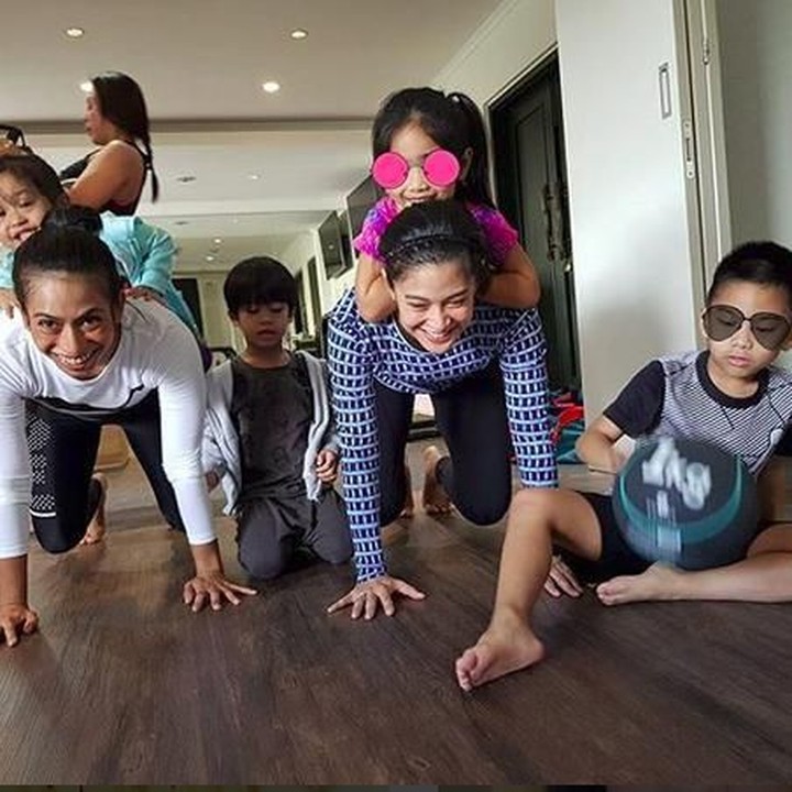 <p>Wah Ishana dan Shai ikut Bunda Dian ke gym biar sehat ya? (Foto: Instagram @therealdisastr)</p>