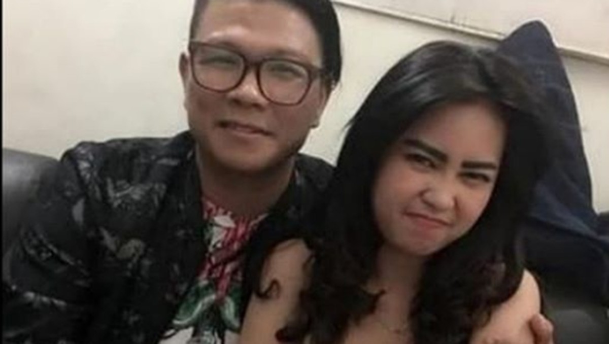 Andika mengakui menjalani proses Ta'aruf bersama calon istri kelimanya&comma; Evi&comma; saat ditemui di studio Trans TV&comma; Jakarta &lpar;3&sol;10&rpar;&period;