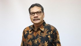Tonton Sepak Bola Jadi Obat Stres Iskandar Simorangkir