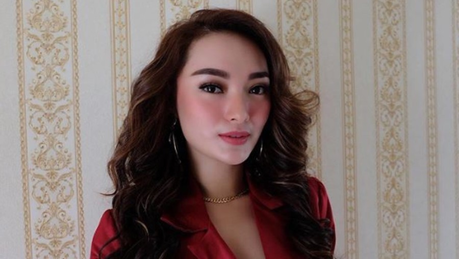 Ternyata ini penyebab Zaskia Gotik jatuh pingsan di panggung saat promo film Arwah.