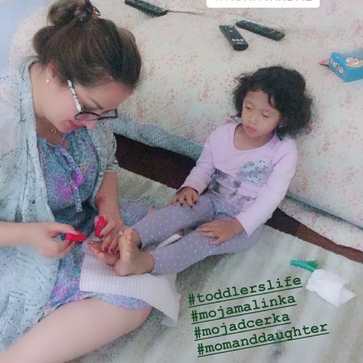 <p>Biar nggak kalah kece, Shasha dikutekin sama Bunda Jo nih. (Foto/Instagram/jovankamardova)</p>