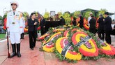 FOTO: Salam Perpisahan Vietnam untuk Presiden Tran Dai Quang Vietnam menggelar upacara emosional untuk mengantar Presiden Tran Dai Quang ke tempat peristirahatan terakhirnya di Hanoi.