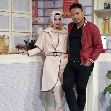 Angel Lelga Sanggupi Bertemu Vicky Prasetyo Senin 10 Februari