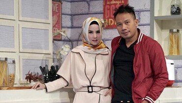 Angel Lelga Sanggupi Bertemu Vicky Prasetyo Senin 10 Februari