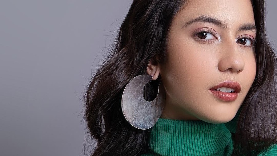 Pevita Pearce kembali kepergok jalan bareng dengan Ariel NOAH baru-baru ini.