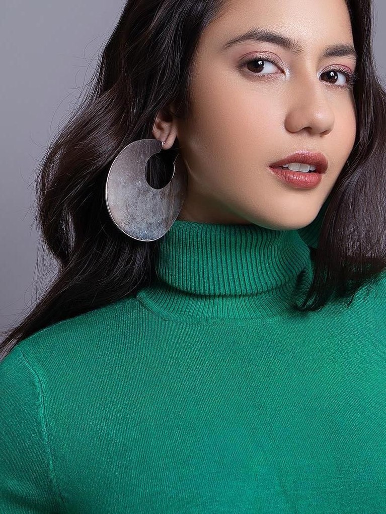 5 Clothing Line Kekinian Milik Artis Bisnis online tengah merajai perbelanjaan zaman sekarang. Keuntungan yang besar, membuat beberapa artis tak mau ketinggalan meramaikan dunia bisnis online.