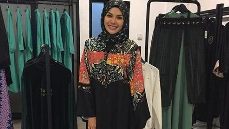 Selain Ruben Onsu, Nikita Mirzani Juga Alami Kejadian Mistis Sama seperti Ruben Onsu, Nikita Mirzani juga pernah alami kejadian mistis. Nikita merasakan hawa panas saat berada di ruangan yang dingin.
