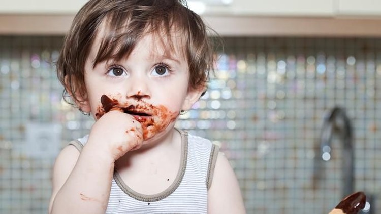 Ada tiga hal yang wajib Bunda ketahui tentang bayi makan cokelat nih. Apa aja?