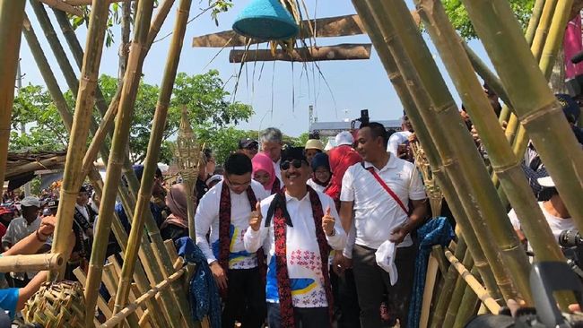 Menpar Arief Yahya meresmpikan sebuah destinasi digital di Pandeglang yakni Pasar Berbatik Cikadu.