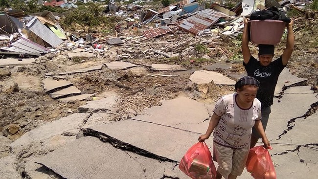 TNI meminta pemerintah daerah pro aktif menangani korban gempa dan tsunami Palu, Sulteng, dan memulai langkah normalisasi kehidupan masyarakat.