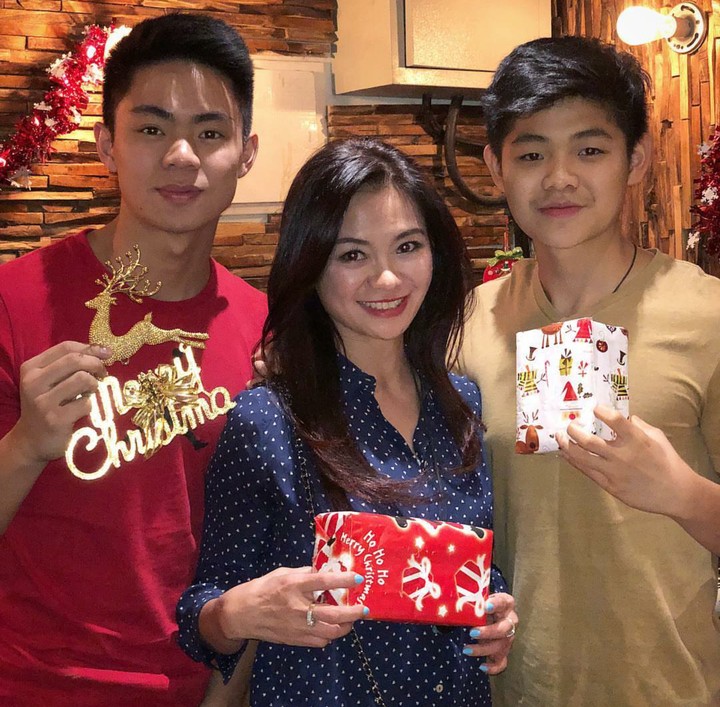 Keseharian Puspa Dewi, Si Ibu Awet Muda Bersama Kedua Anaknya