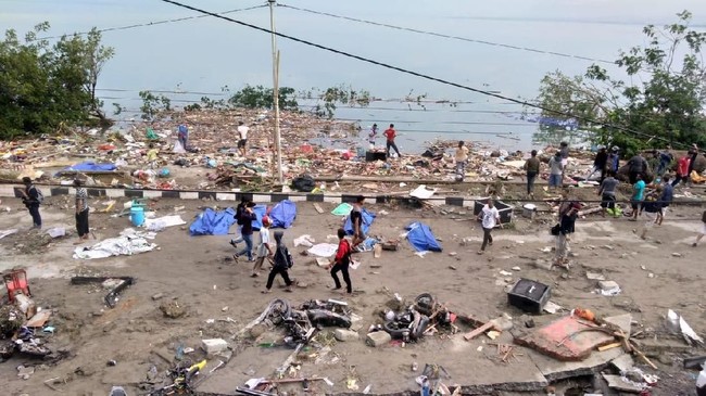 Kepala Pusat Data Informasi dan Humas BNPB Sutop Purwo Nugroho mengatakan korban akibat gempa dan Tsunami di Sulteng mencapai 48 orang.