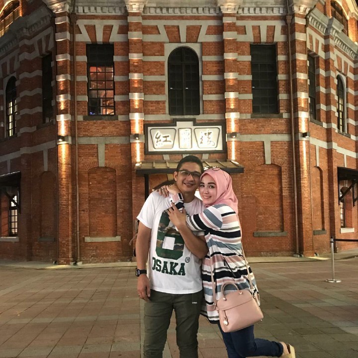 <p>Seperti masih pacaran ya Bunda Adel dan Ayah Pasha. (Foto: Instagram/adeliapasha)</p>