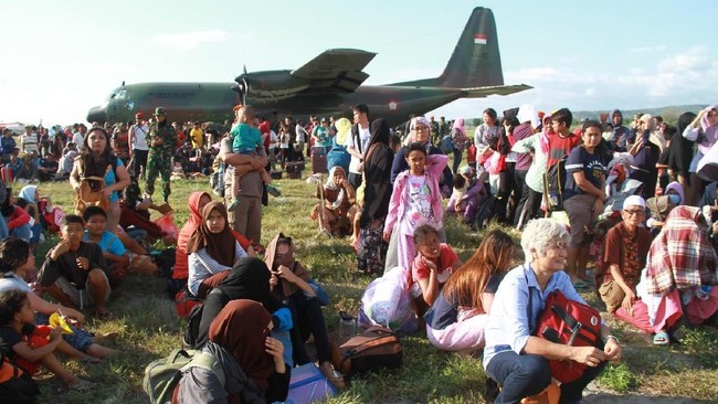 Menko Polhukam Wiranto menyatakan negara-negara sahabat siap meminjamkan pesawat Lockheed Martin C-130 Hercules untuk membantu korban gempa dan tsunami.