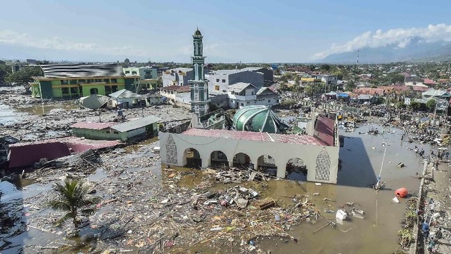 Meski mengalami kerusakan pada sarana fasilitas distribusi akibat bencana gempa dan tsunami, Terminal BBM Donggala kembali dapat menyalurkan BBM.