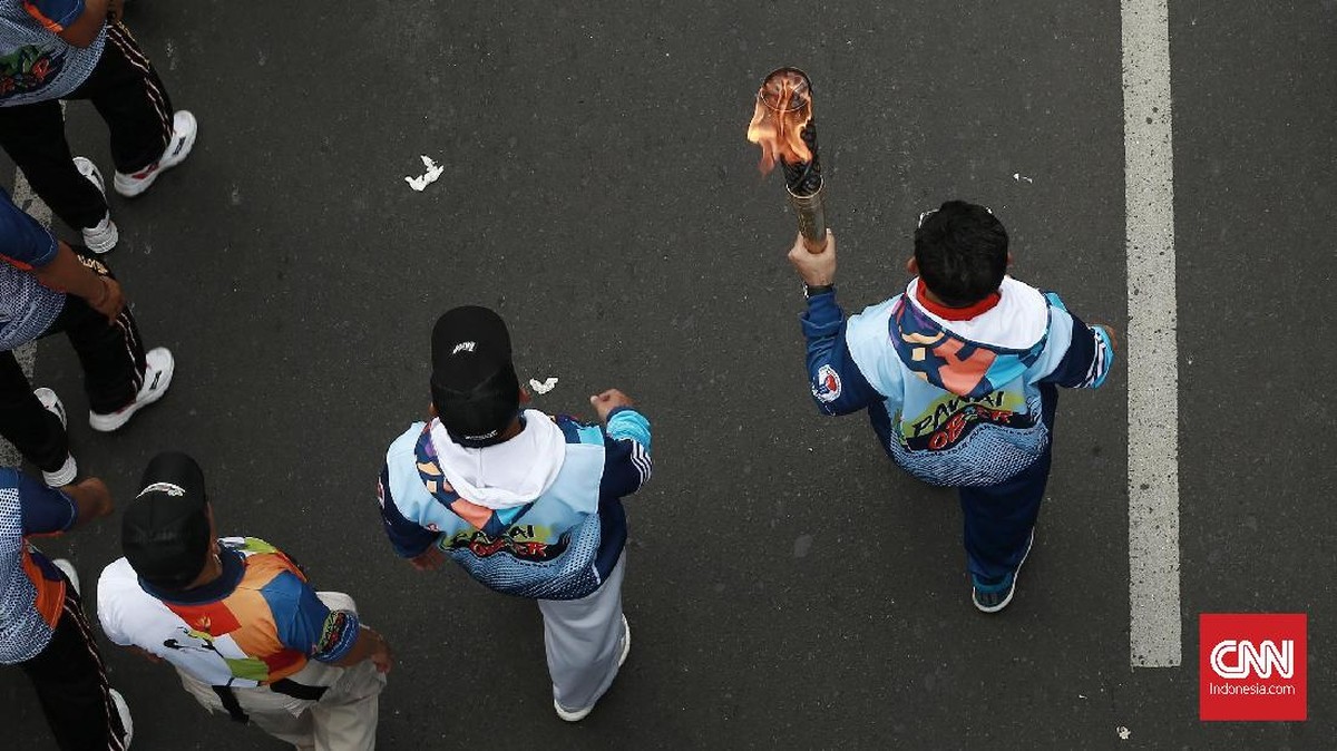 FOTO: Pawai Obor Asian Para Games 2018 Tiba di Jakarta