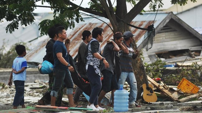 Telkomsel dan XL memastikan layanan suara, SMS, dan 4G secara berangsur mulai pulih pascagempa yang mengguncang Palu dan Donggala.
