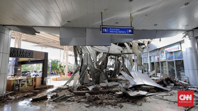 Bandara Mutiara Sis Al Jufri di Kota Palu yang rusak akibat gempa saat ini sudah melayani penerbangan komersial kendati masih terbatas.