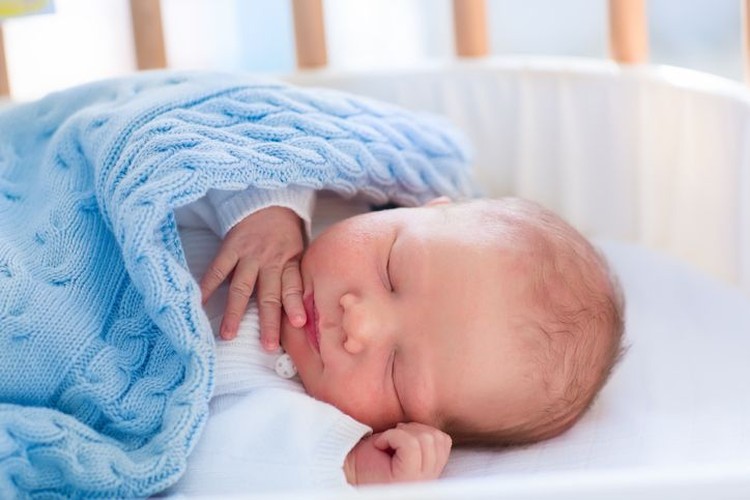 Bunda dan ayah sedang mencari nama bayi laki-laki yang populer 2018 ini? Lihat saja 20 nama bayi ini.